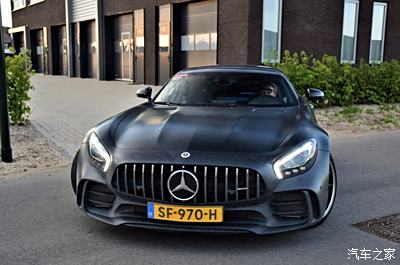 黑武士奔驰amg gtr