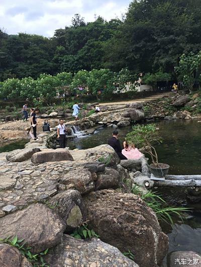 向天再借百年哈哈潜台词应该欢迎来到稻草文化旅游景点喏自己看这写