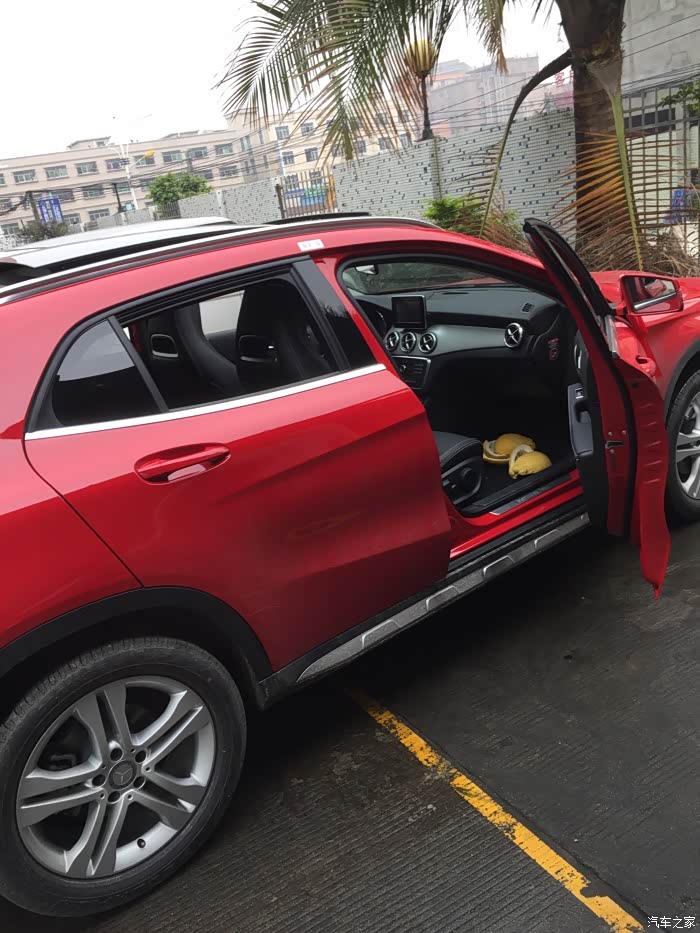 【图】GLA儿童锁怎么锁,好像锁了后面还是打