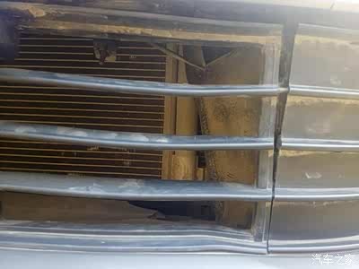 摩托车撞坏小明前脸怎么办?