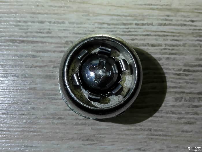 牌照怎么上螺丝图片 500_wKgFXFdn6weAP2cnAAf2Sdbh7_8429.jpg