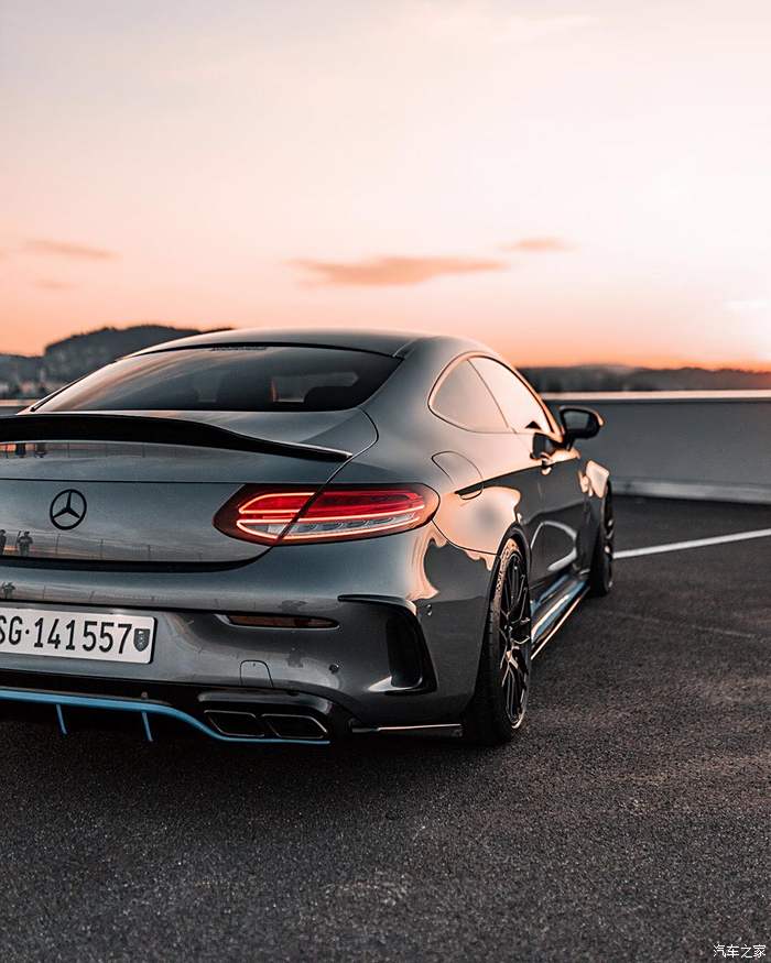 amg c63s ,它的"屁股"带了一撮蓝