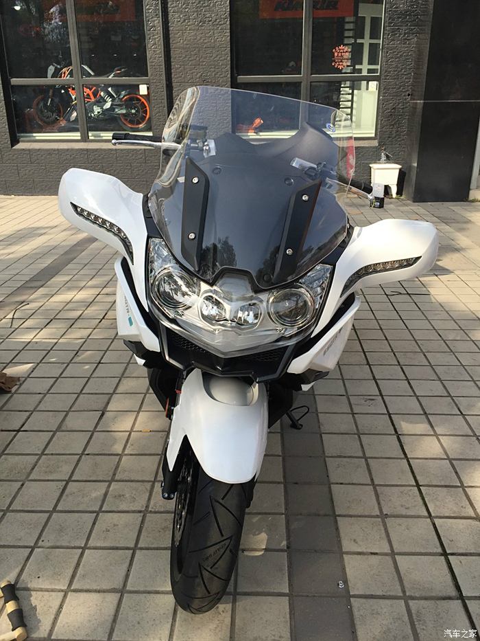 喷下春风650tr-g国宾车