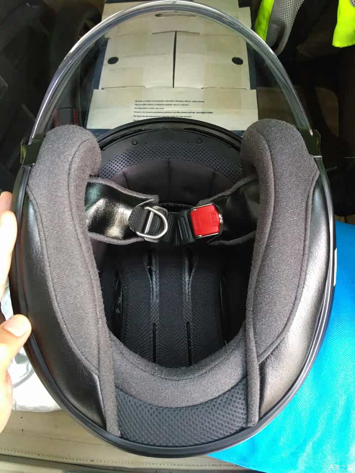 【图】SHOEI J-Cruise头盔的腮部内衬可以拆掉