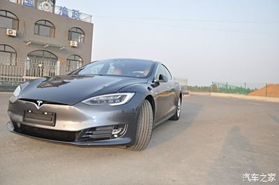 特斯拉model s(冷光银)提车作业