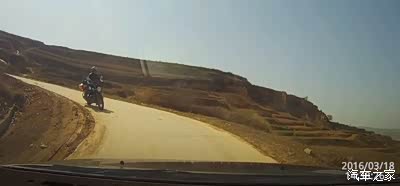 弯道事故,屁大点事,大男人跑个球啊