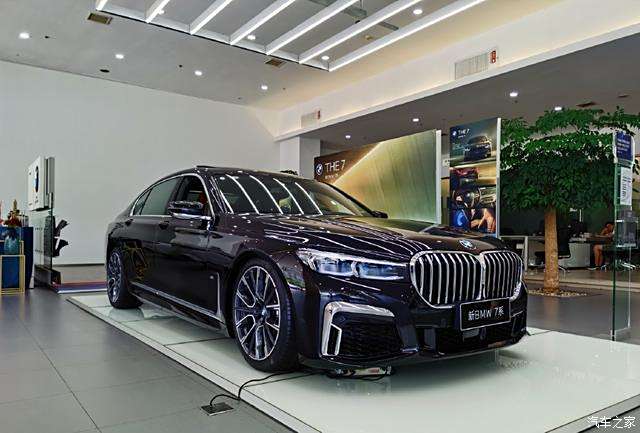 宝马740li xdrive实车,行政级高端轿车开着非常气派