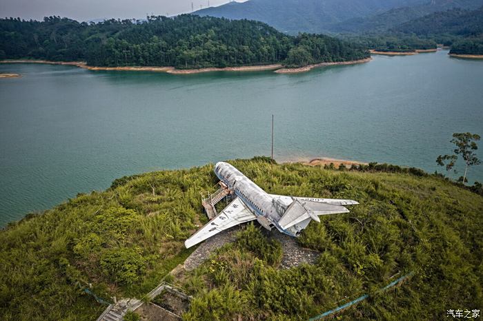 广东恩平水库湖畔现"僵尸飞机".