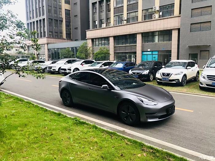 汽车之家16岁生日快乐特斯拉model3改哑光灰车膜