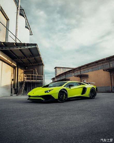 兰博基尼aventador superveloce