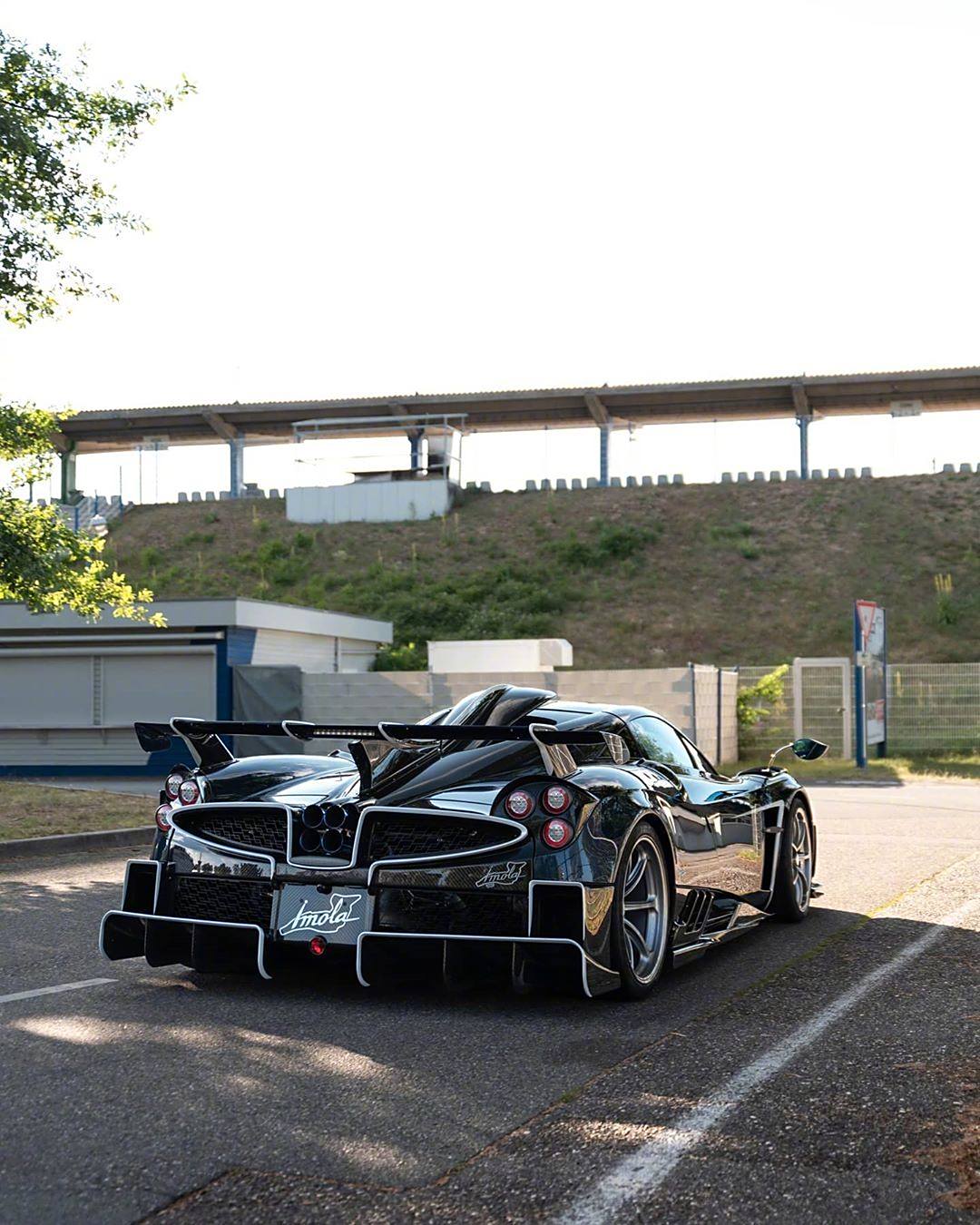 帕加尼pagani huayra 帅气十足.