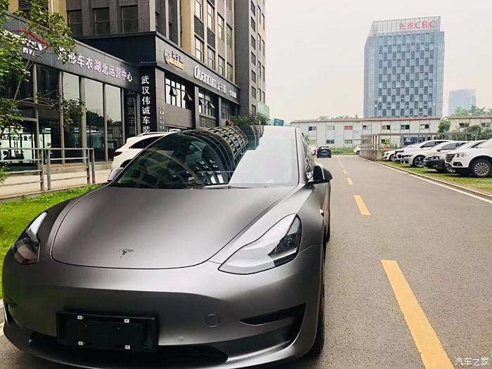 汽车之家16岁生日快乐特斯拉model3改哑光灰车膜