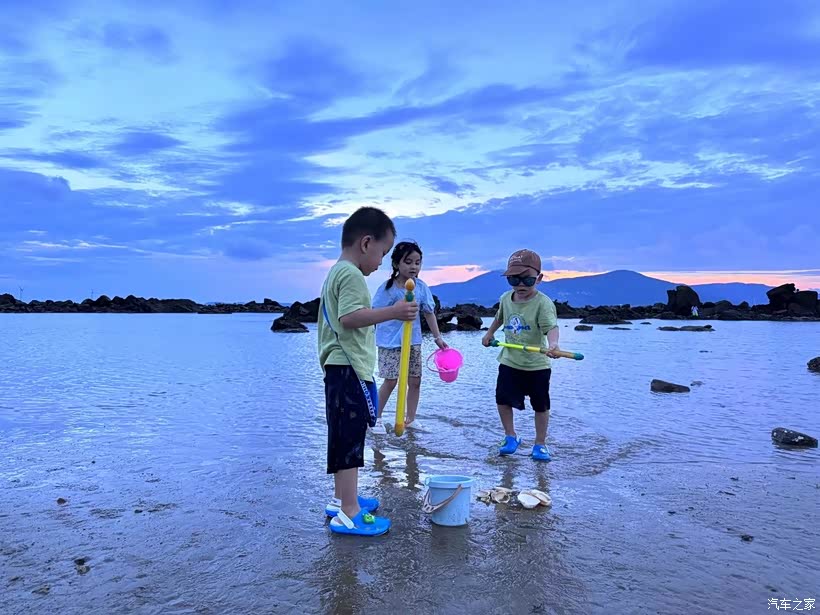 又是带逍客出门的一天，去海边赶海