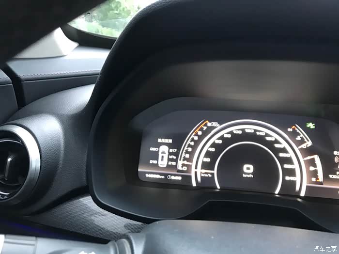 怎么使用电子手刹自动解除 500_ChcCr1rzhe-AOA38AAD6ssxGfY4670.jpg