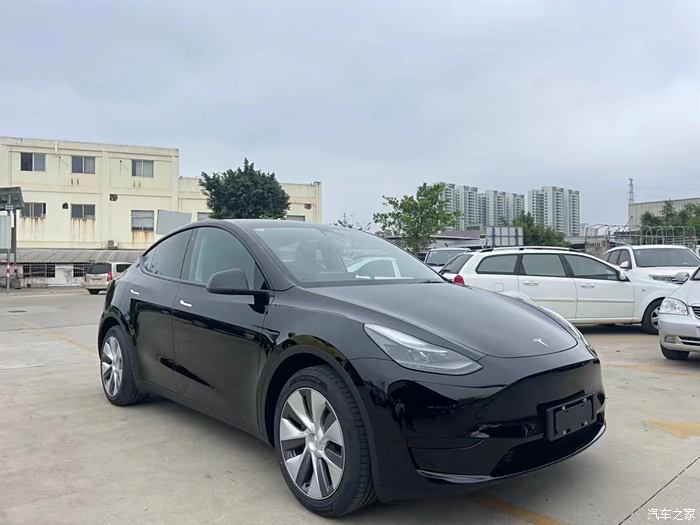 全新的特斯拉modely