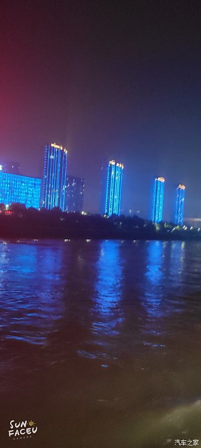 夜景,是黑夜里的精灵 灯光妆点出城市的璀璨与华美