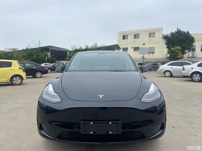 全新的特斯拉modely