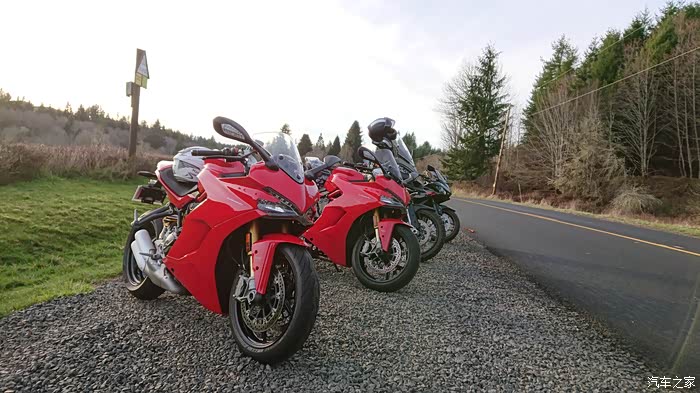 杜卡迪 Panigale959 和 鸰速939 选择?