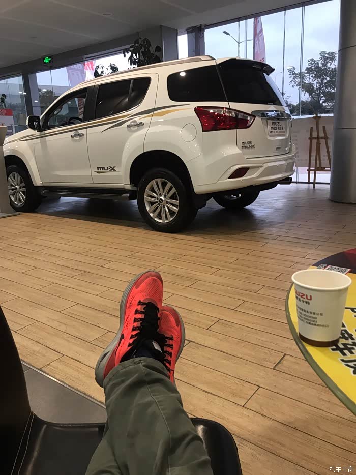 今天下午订了mux牧游侠1.9T四驱五座版