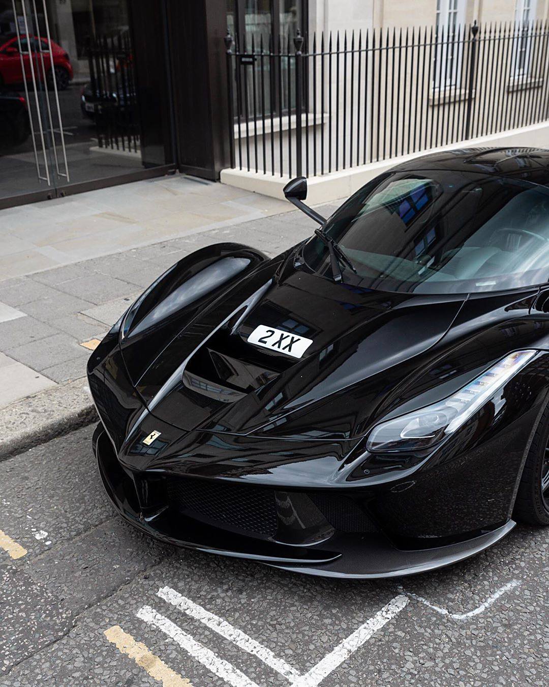 黑色法拉利laferrari