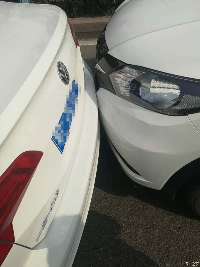 被追尾了!挪车后一点痕迹没有!还是宝来皮实!