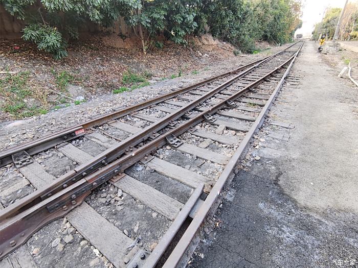 高崎铁路厦门老旧的铁路轨道虽然废弃很久但是很有味道