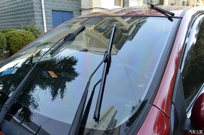 自己怎样换雨刮器 500_ChsEe1vWbkqAJa4jAB2eKmppmx4842.jpg