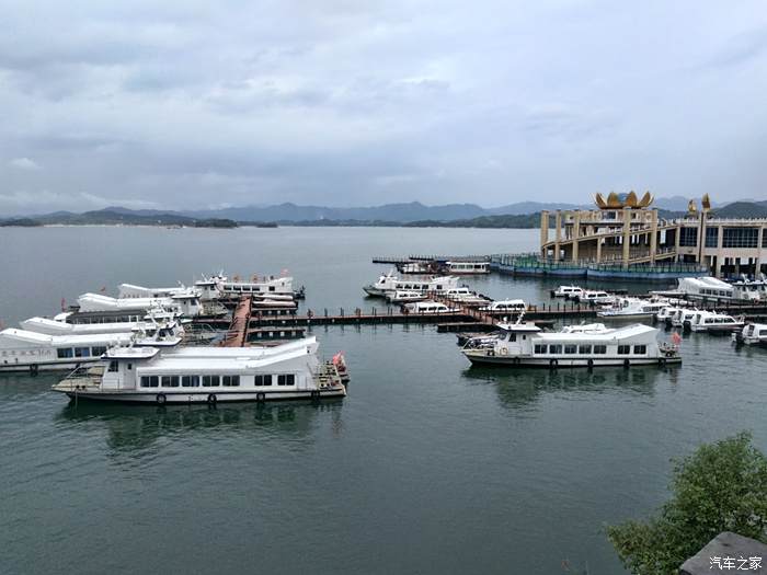 花亭湖游船码头,可以在这里乘船游玩或从水路去到临的乡镇.