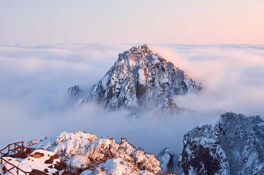 云海,瀑布和霞光,一览众山小,风景如画,人间仙境,中国黄山