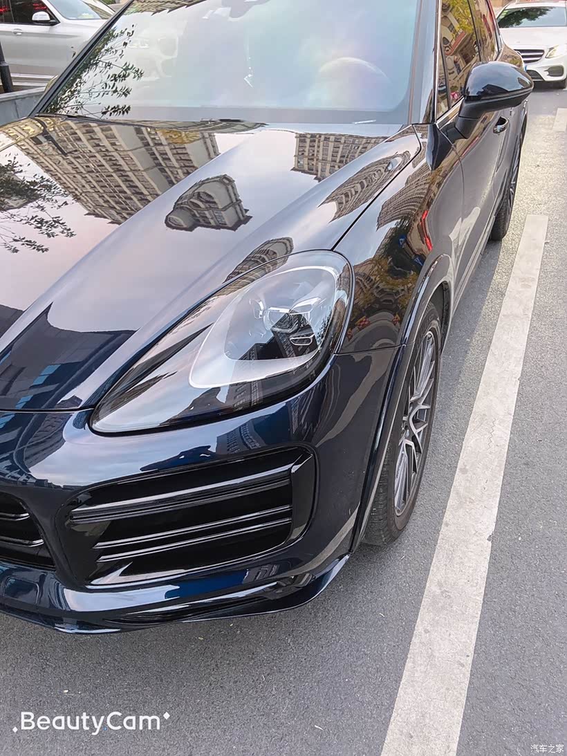 完美解决色差 月光蓝车头没做好油漆色差会特别明显 眉轮和后包围 光线角