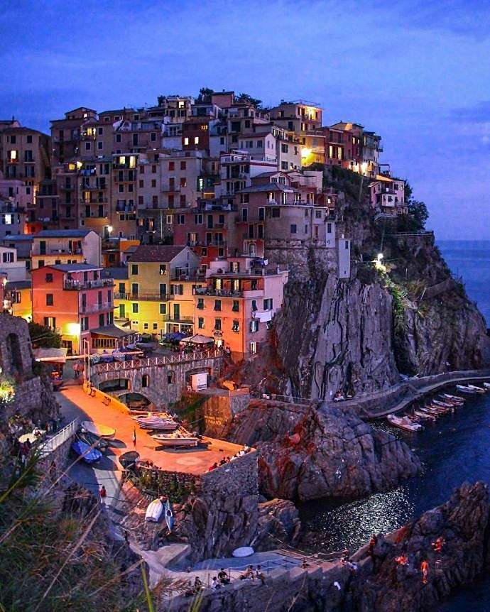 意大利沿海小镇,悬崖上的马纳罗拉!