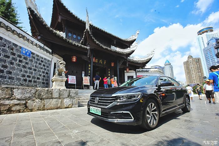 翠微园原名观音寺,是一座将寺庙和园林结合为一体的古代建筑群.