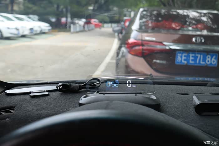 抬头显示hud有哪些车 500_ChwFkV8EVnaAaXYOAE6GzkvT0F0940.jpg