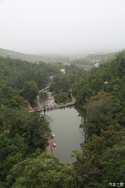 天台山景区距邢台市临城县崆山溶洞景区西北8公里,是国家aaaa级旅游