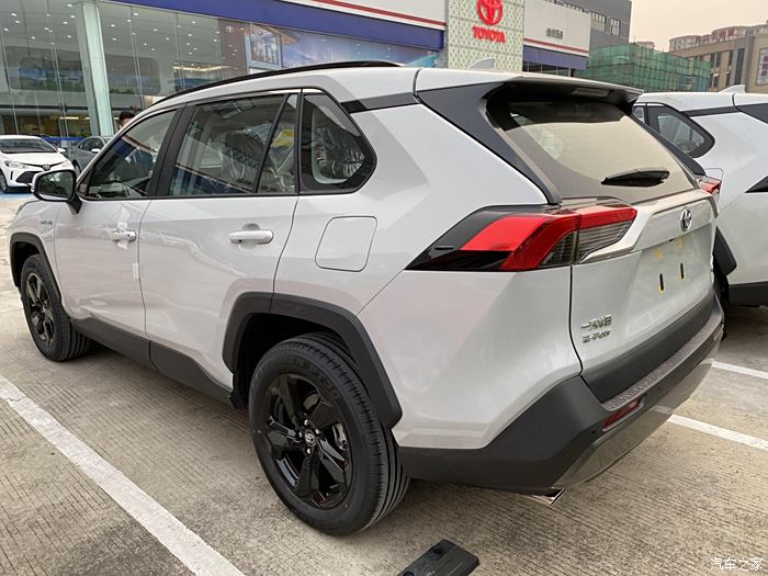 rav4钛晶灰不是金属漆吗