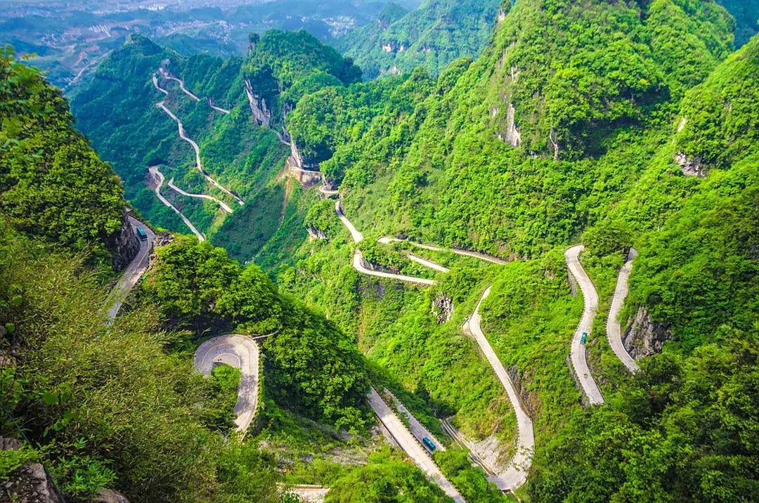 中国"最危险"的公路——天门山盘山公路,全长设99道湾