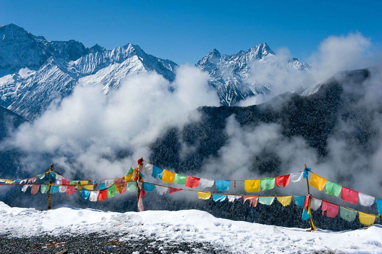 美丽的霜雪巴郎山美景