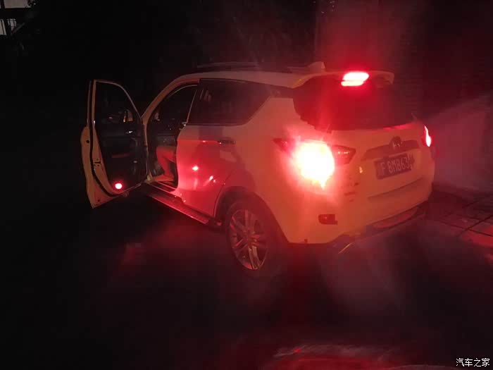 自己怎样换刹车灯 500_wKgHJFs9iYuAejqhAAW9rTZNTSg466.jpg