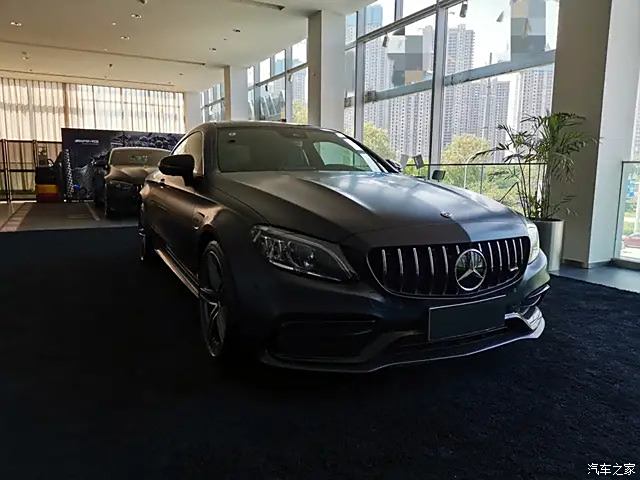 最新款奔驰 c63 coupe amg 哑光灰黑内