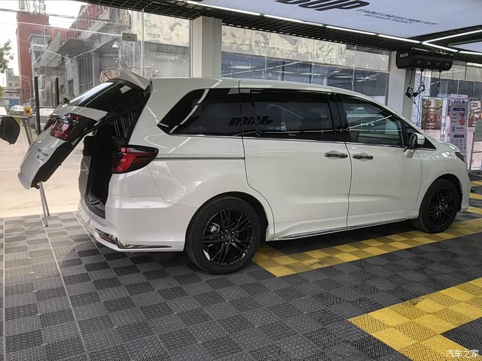 22款奥德赛耀享版星月白黑内提车