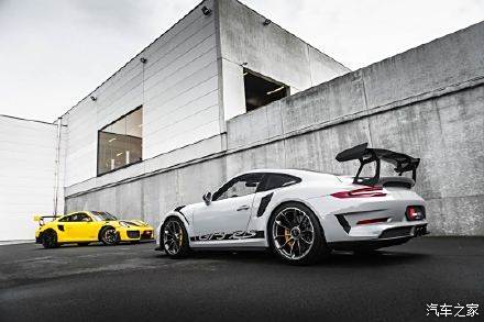 保时捷911 gt2 rs vs 911 gt3 r