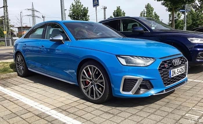 继3系换代奥迪a4公布改款图片