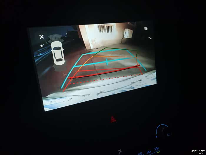 用原车摄像头，没另外买，也能用，还多了倒车方向轨迹运行速度居然比我