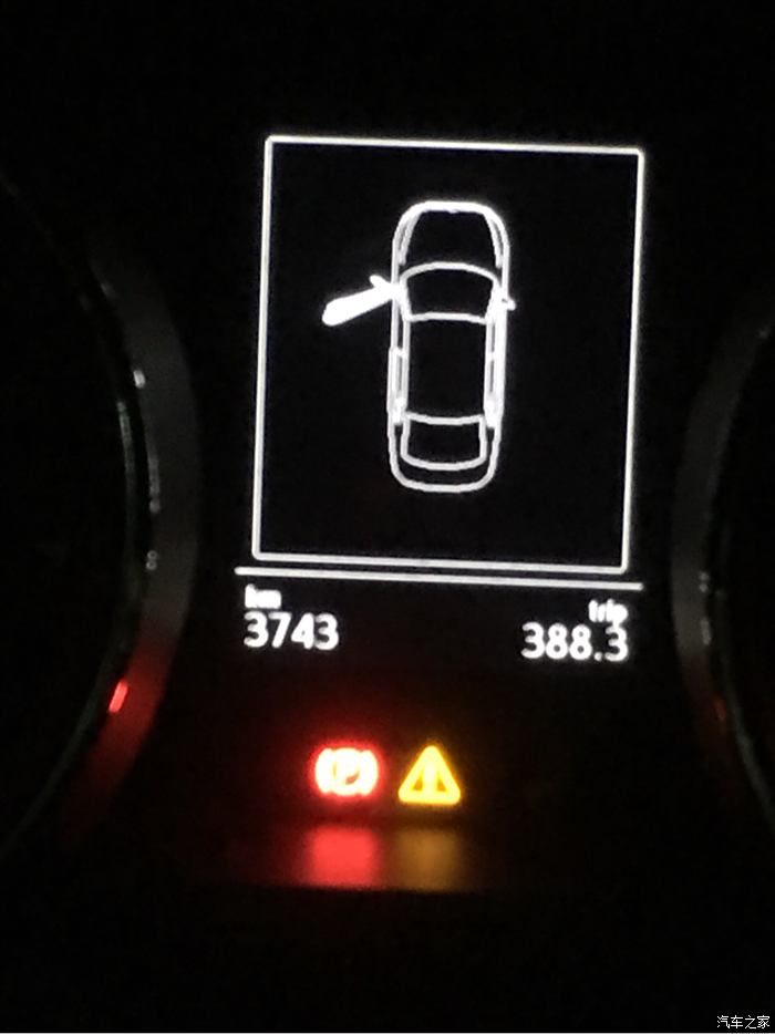 汽车仪表盘上三角形感叹号亮黄灯是什么意思?