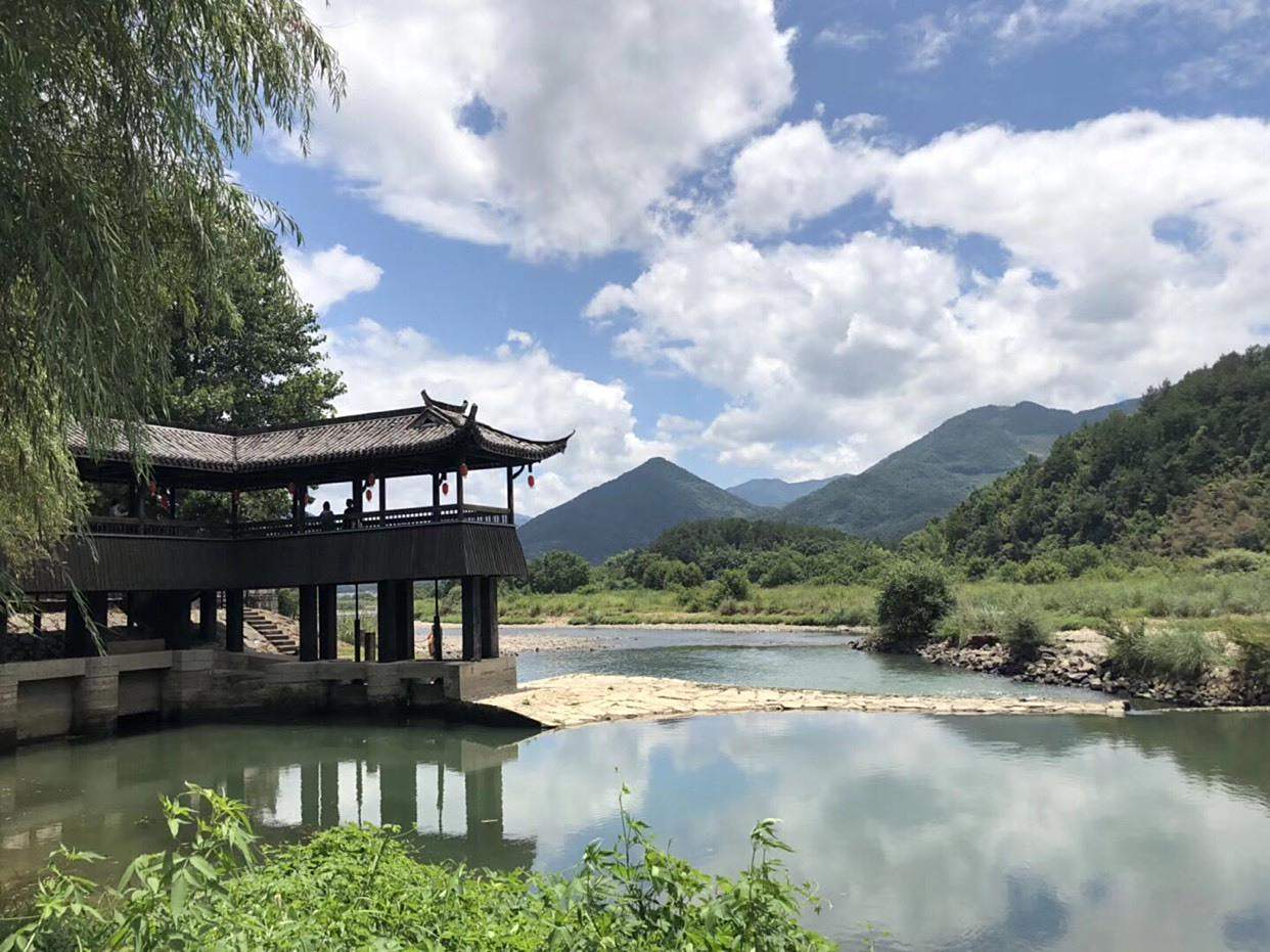 通济堰位于丽水市莲都区瓯江支流松阴溪上