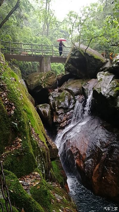 华神龙谷景区处华山南麓也就华山后山位于池州市青阳县陵阳镇属华山