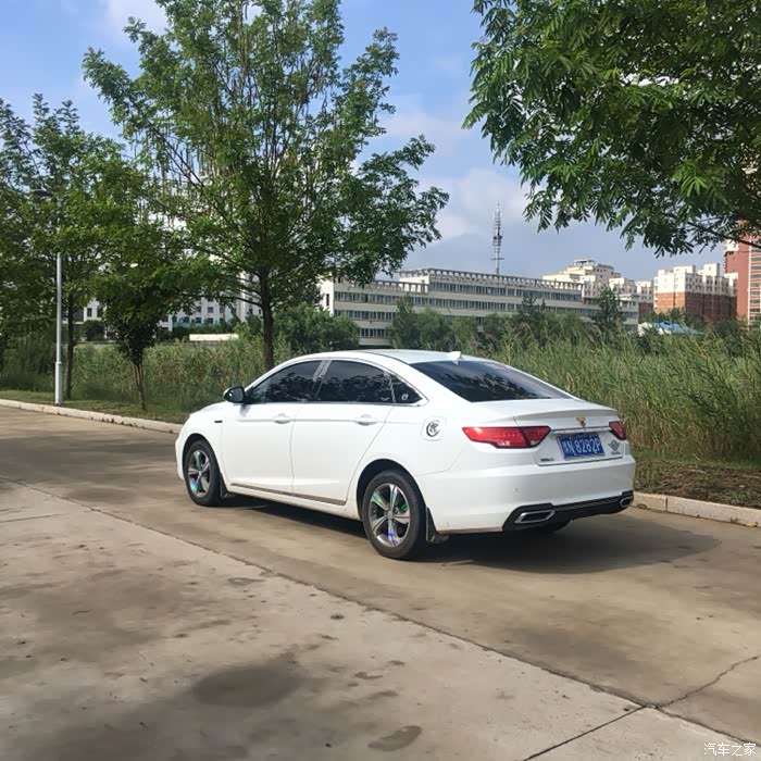 好一点的家用车 500_wKgHPltyWGWAUJjfAAJ-DLYjxD8071.jpg