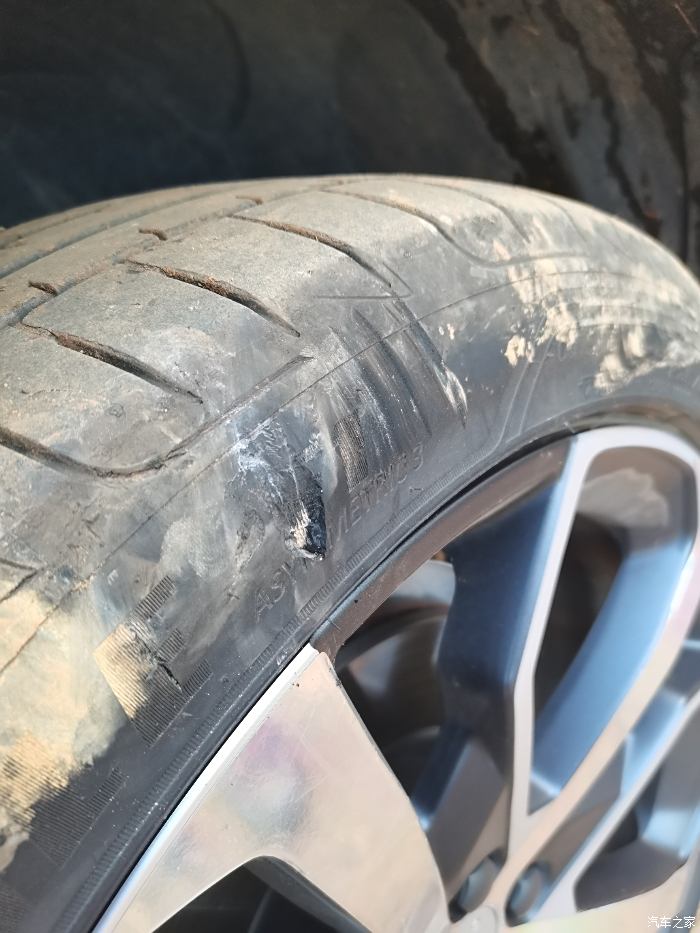 雷凌的轮胎侧面划破了,还可以修补吗?