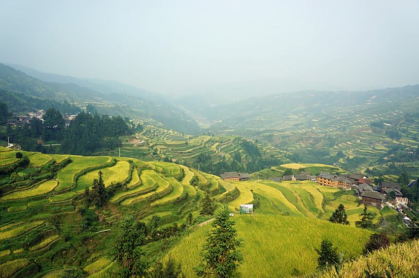 美丽的风景少数民族之旅.青山绿水,建设家园