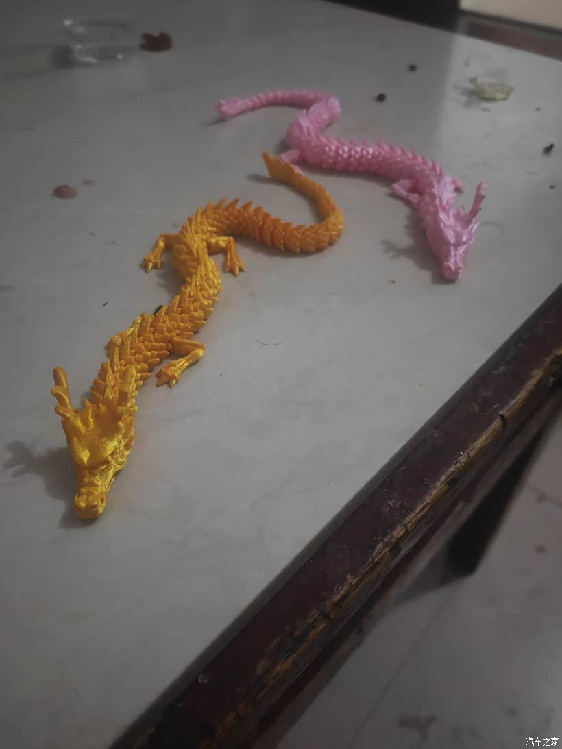 ，栩栩如生，让人爱不释手。我买了一些小纪念品，准备带回去送给朋友们今年龙年，买了两个龙手工三、自驾费